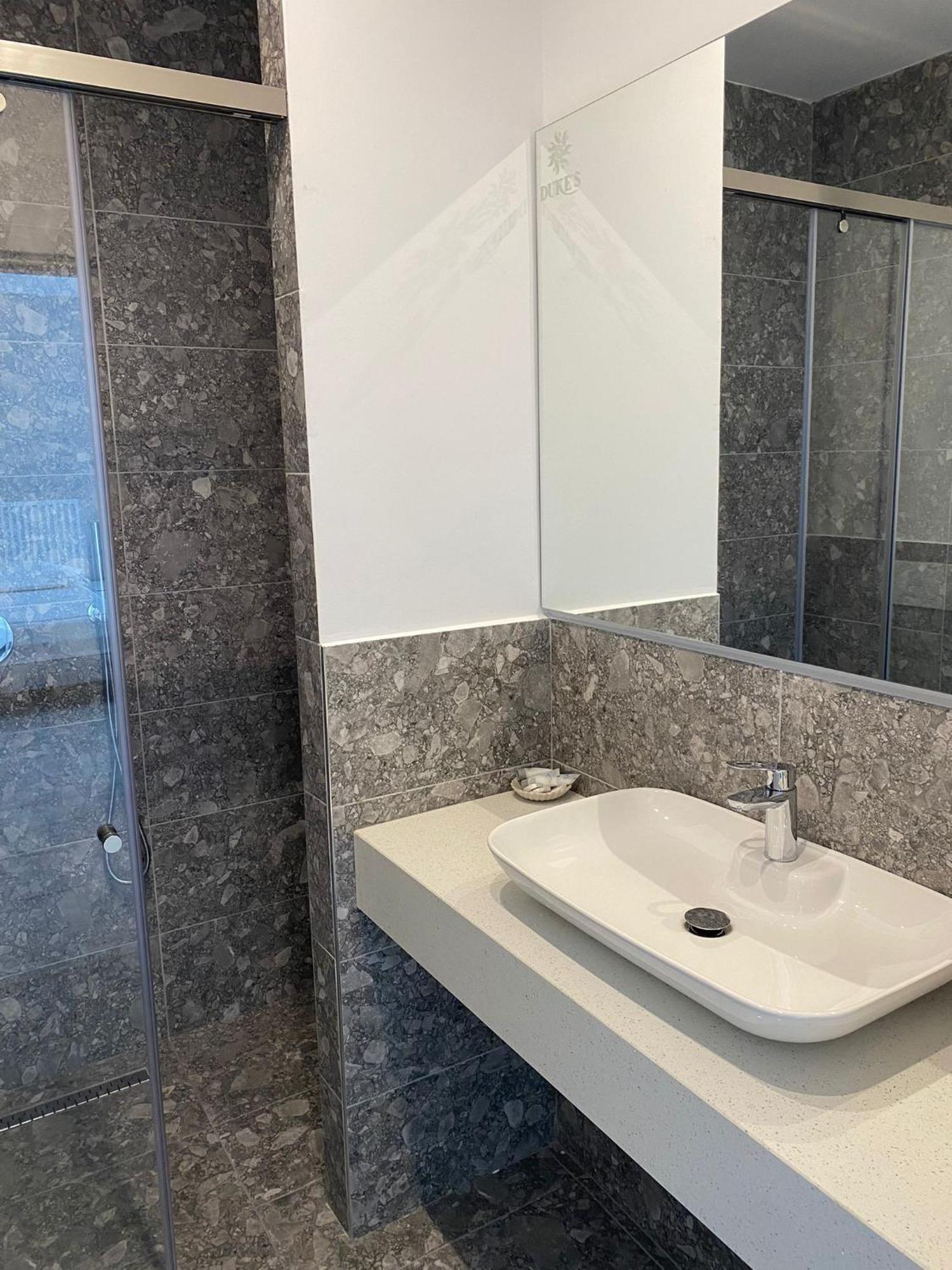 Dukes Albania Hotel Radhime Luaran gambar