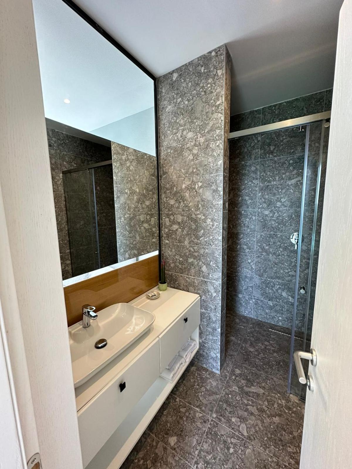 Dukes Albania Hotel Radhime Luaran gambar
